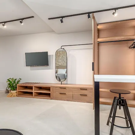 Almyra Luxury Living Apartmán *