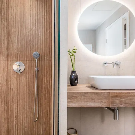 Almyra Luxury Living Apartmán *