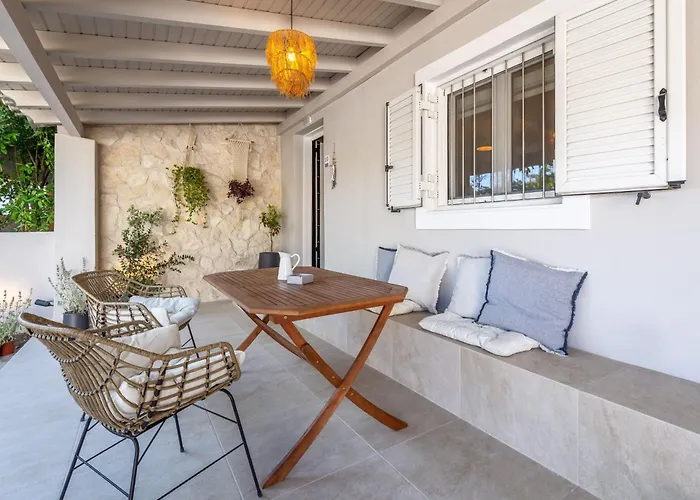 Almyra Luxury Living Apartament Kanálion