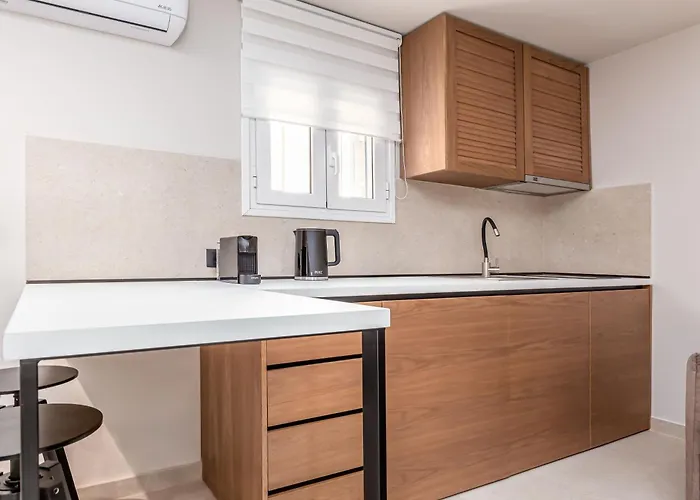 Almyra Luxury Living * Kanáli