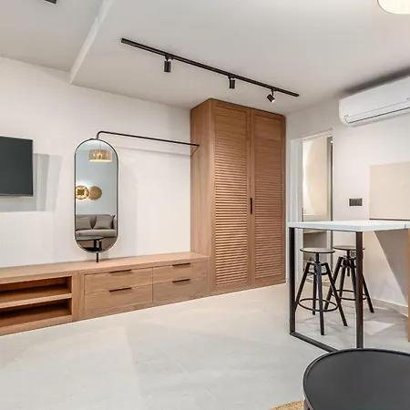 Almyra Luxury Living Apartman *