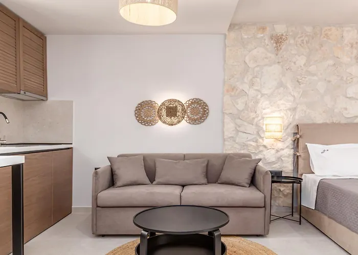 아파트 Almyra Luxury Living