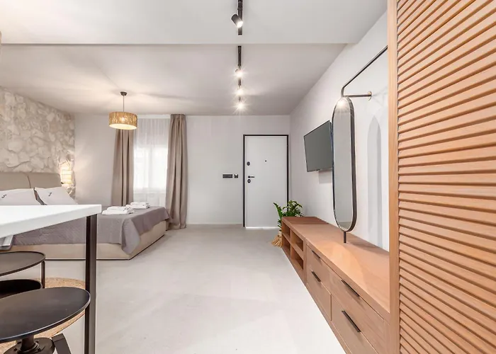 아파트 Almyra Luxury Living Kanálion