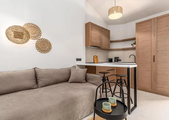 아파트 Almyra Luxury Living